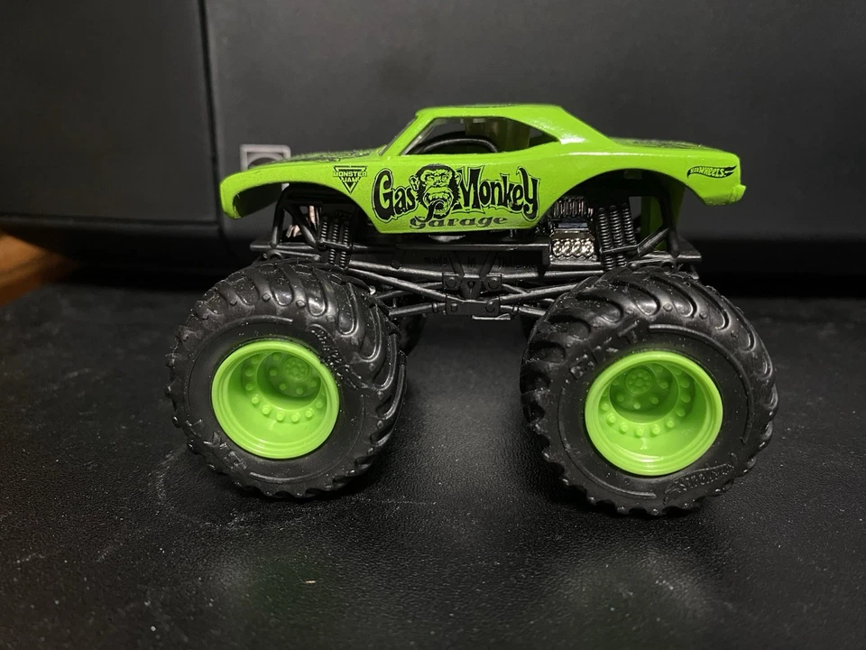 Coche aplastable fundido a presión Hot Wheels 2018 Monster Jam Gas Monkey Garage escala 1:64 Foto 3 de 4