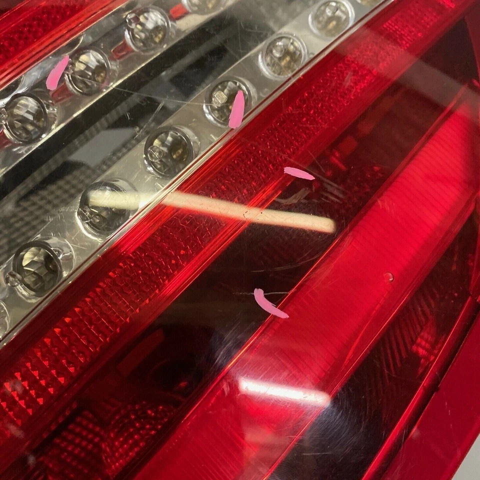 MERCEDES BENZ C250 LUZ TRASERA LADO PASAJERO DERECHO 2012 2013 2014 W204 LED OEM Foto 2 de 4