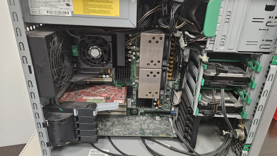 Workstation HP xw8400 - Dual Xeon - 16 GB RAM - HDD 500 + 250 GB - Immagine 4 di 4