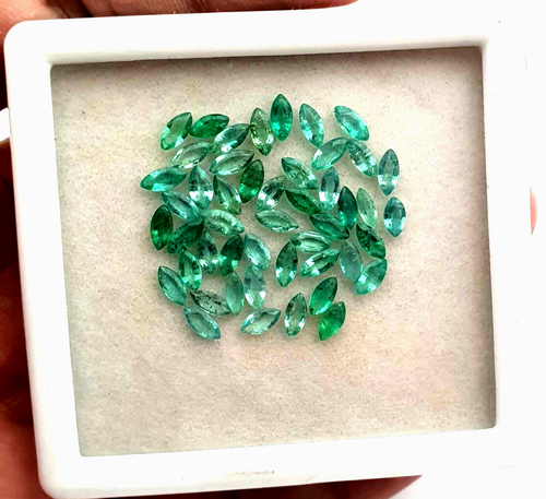 Lot De 50 Émeraudes Brutes Sakota - Pierre Précieuse Verte Naturelle 6-11 Mm - Poids Total 78.60 Carats