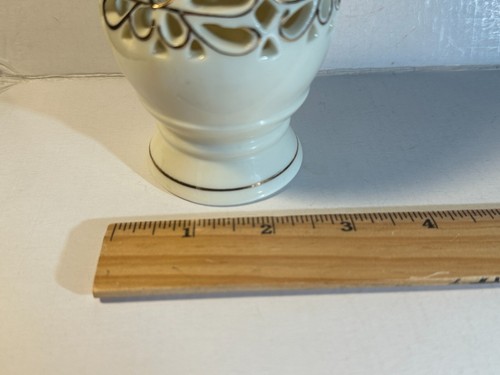 Pair of Vintage Ceramic Gilded Reticulated Vases with Hearts & Wicker - Picture 9 of 11