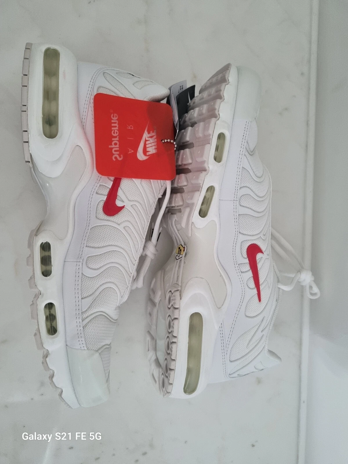DA1472100 Nike Air Max Plus TN x Supreme White 2020