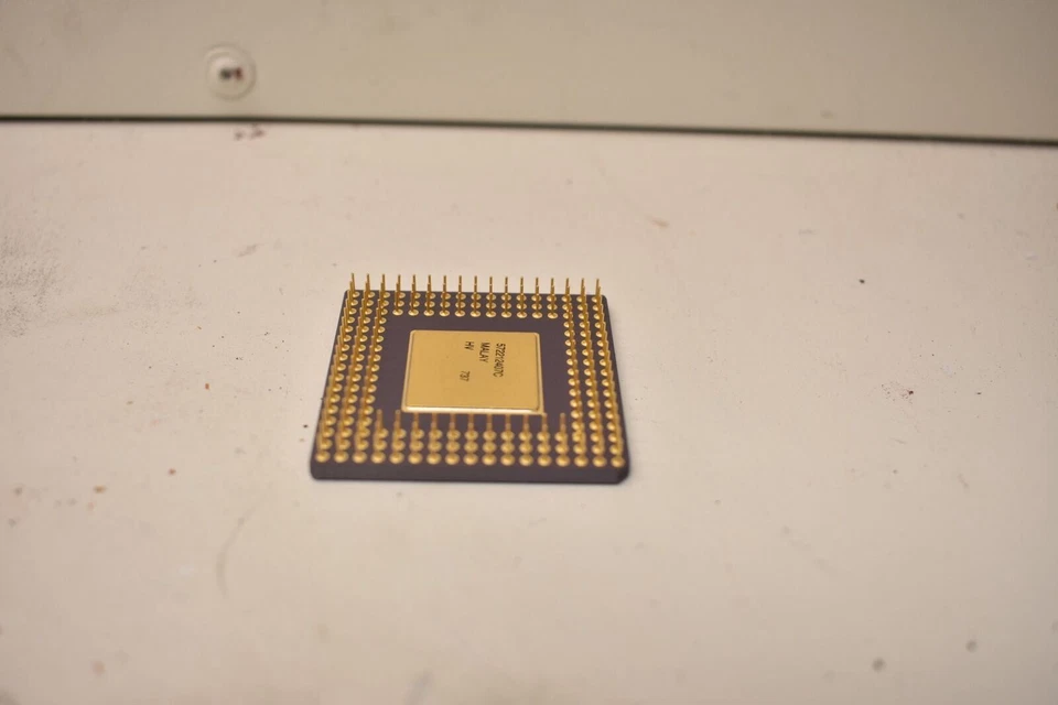 ​INTEL i486DX4-100 MICROPROCESSORR CHIP iCOMP 80486/486dx4-100 - Image 2 of 3