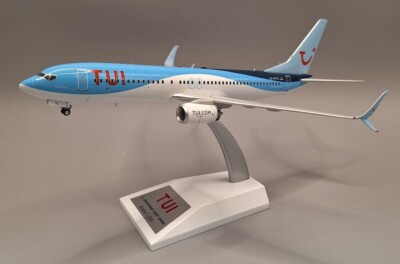 B737-8K5 ( Wl ) Tui Excellence Reg: D-Atyl mit Ständer - Jfox JF-737-8-013 1/200