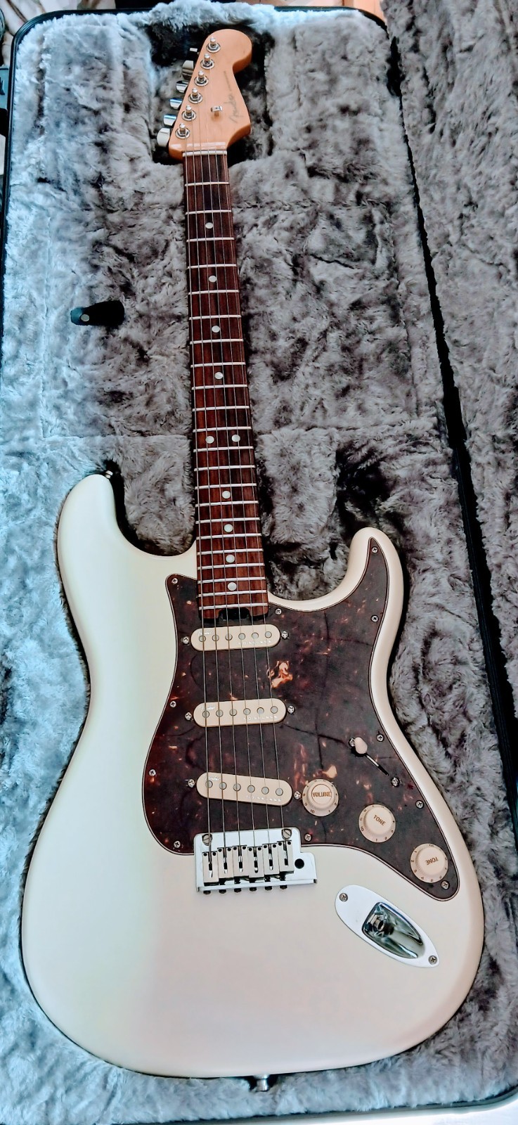 Fender American Elite Stratocaster Olympic pearl white  mfg 2005- excellent!