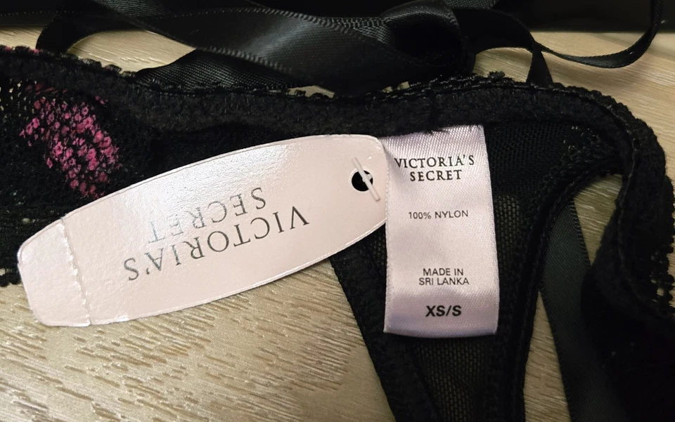 Calcinha tanga de renda bordada transparente vintage Victoria's Secret nova com etiquetas XS/S - Imagem 3 de 3