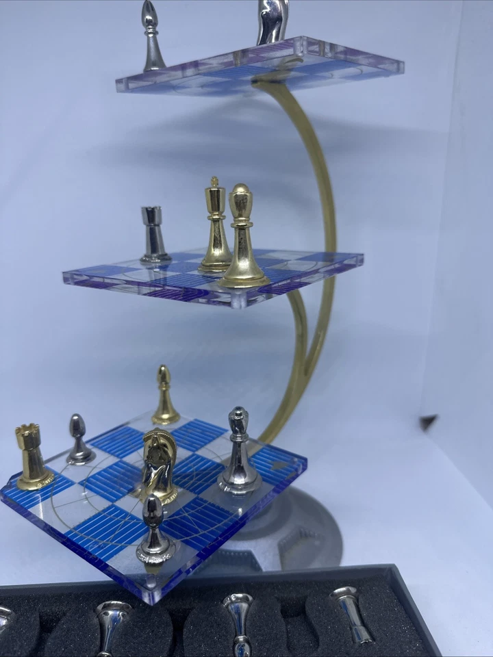 Star Trek 3 Dimensional Chess Set By Franklin Mint 1994 Gold/Silver Plate Pieces - Image 3 of 4