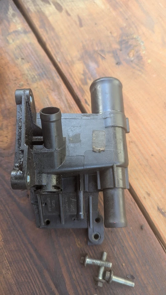 Выпуск охлаждающей жидкости для воды 2011 Ford Escape - 9l84-19e961-ad - Изображение 2 из 4