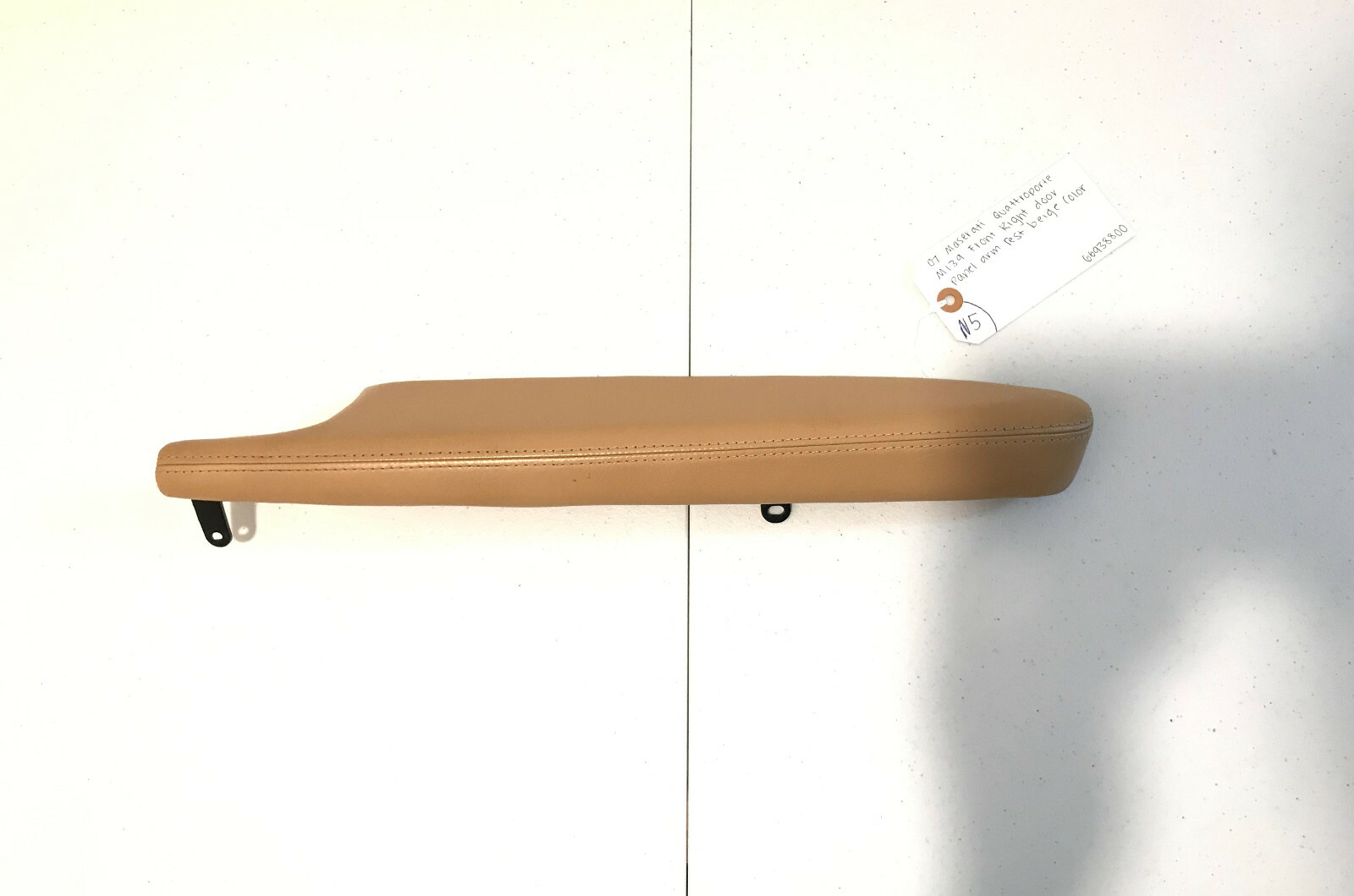 07 Maserati Quattroporte M139 Front Right Door Panel Arm Rest Beige.