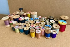 52 Vintage Wooden Sewing Thread Spools – Mixed Brands Colors – Antique Craft Lot