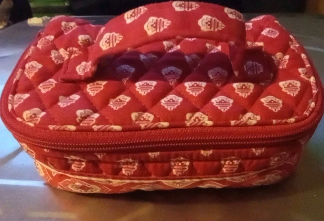 Vintage Vera Bradley Red Paisley Cosmetic Bag Jewelry Case Travel Organizer Zip
Opens in a new windo