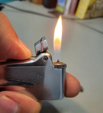 vintage ronson varaflame lighter & 6 Flints Good Working