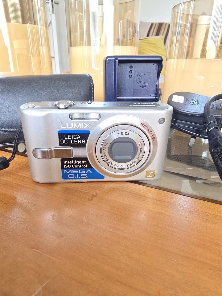 Panasonic Lumix DMC-FX12, photo 1 of 5