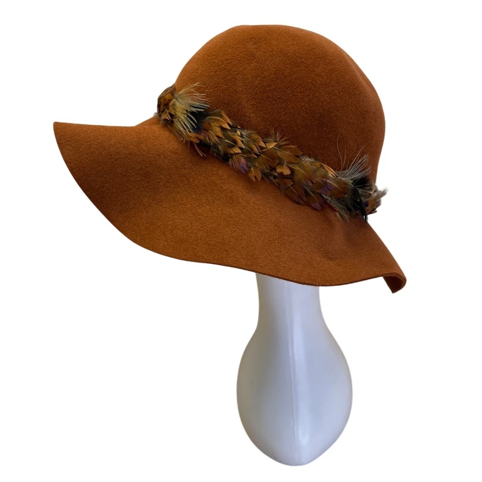 Sombrero floppy de lana Betmar New York vintage con banda de plumas naranja óxido Foto 4 de 4
