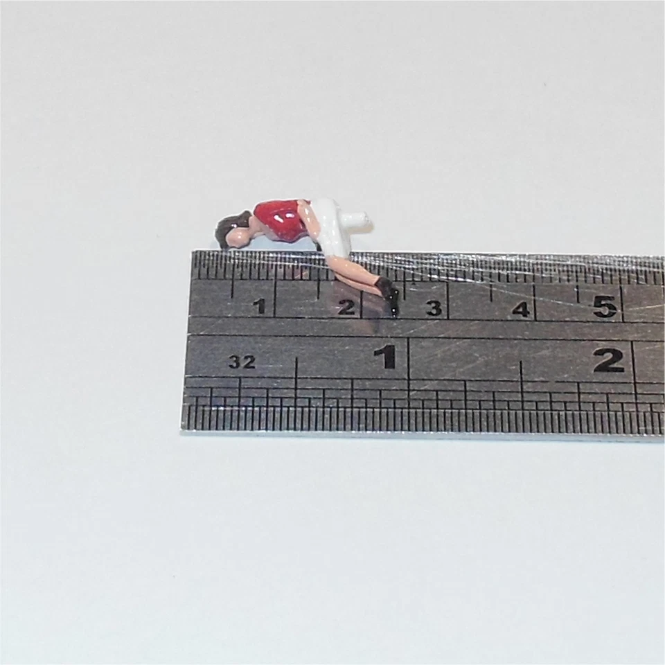 Dinky Toys 152 Rolls Royce Phantom V Painted Female Passenger Figure - Image 3 of 4