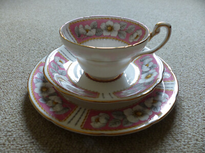 PORZELLAN SAMMELTASSE FOLEY BONE CHRISTMAS ROSE
