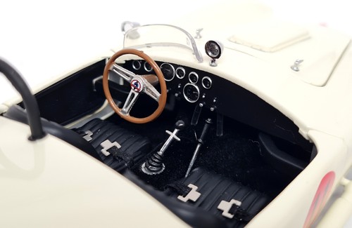 Icons Inc 1/24 Shelby Cobra 427 S/C 1965 Elvis Presley Spinout Scale Model Car - Bild 6 von 19