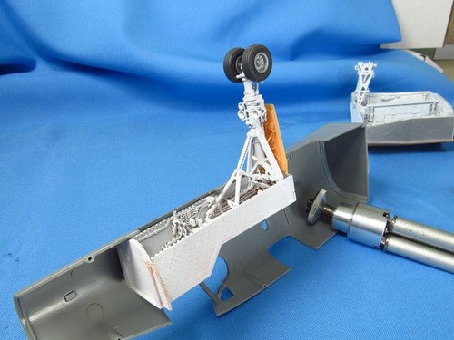 Engranajes de aterrizaje B-1B Lancer, bahías de ruedas, ruedas 1:48 para kit de modelo de avión Revell - Imagen 10 de 21