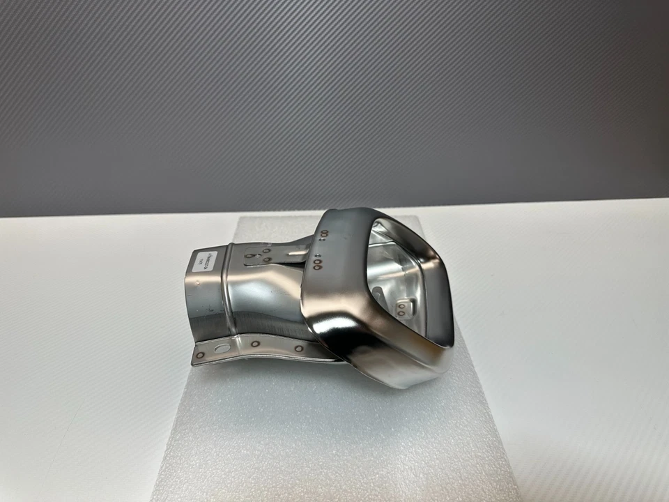 Infiniti QX30 OEM Right Diffuser Muffler Tip 2017 2018 2019 Foto 3 de 4