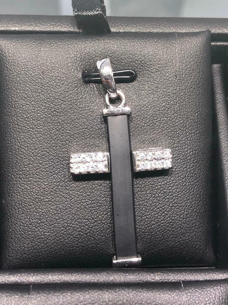 Platino Plata de Ley Blanco Zafiro Pavé Grande Goma Diseño Cruz