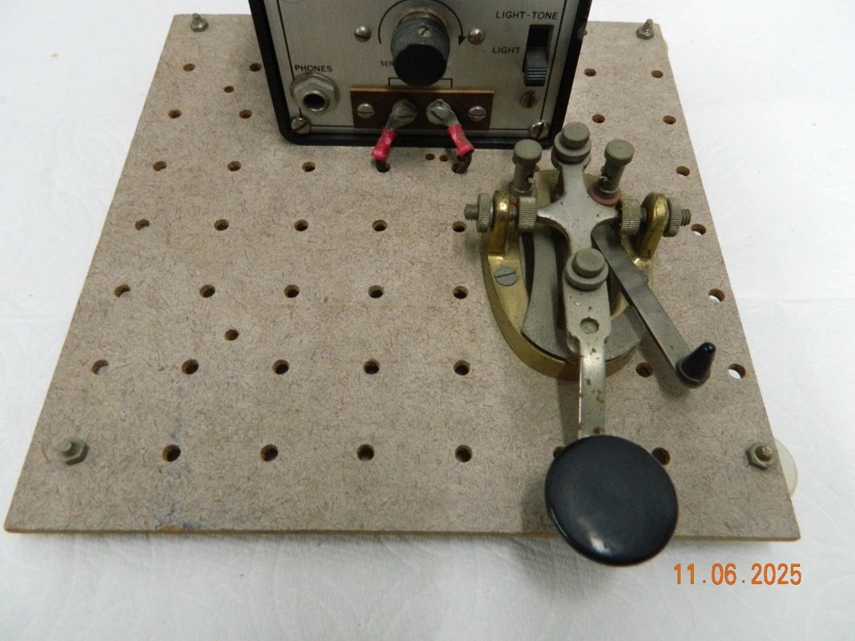 Vintage Eico 706 Code Practice Oscillator With Telegraph Key - Image 2 of 4