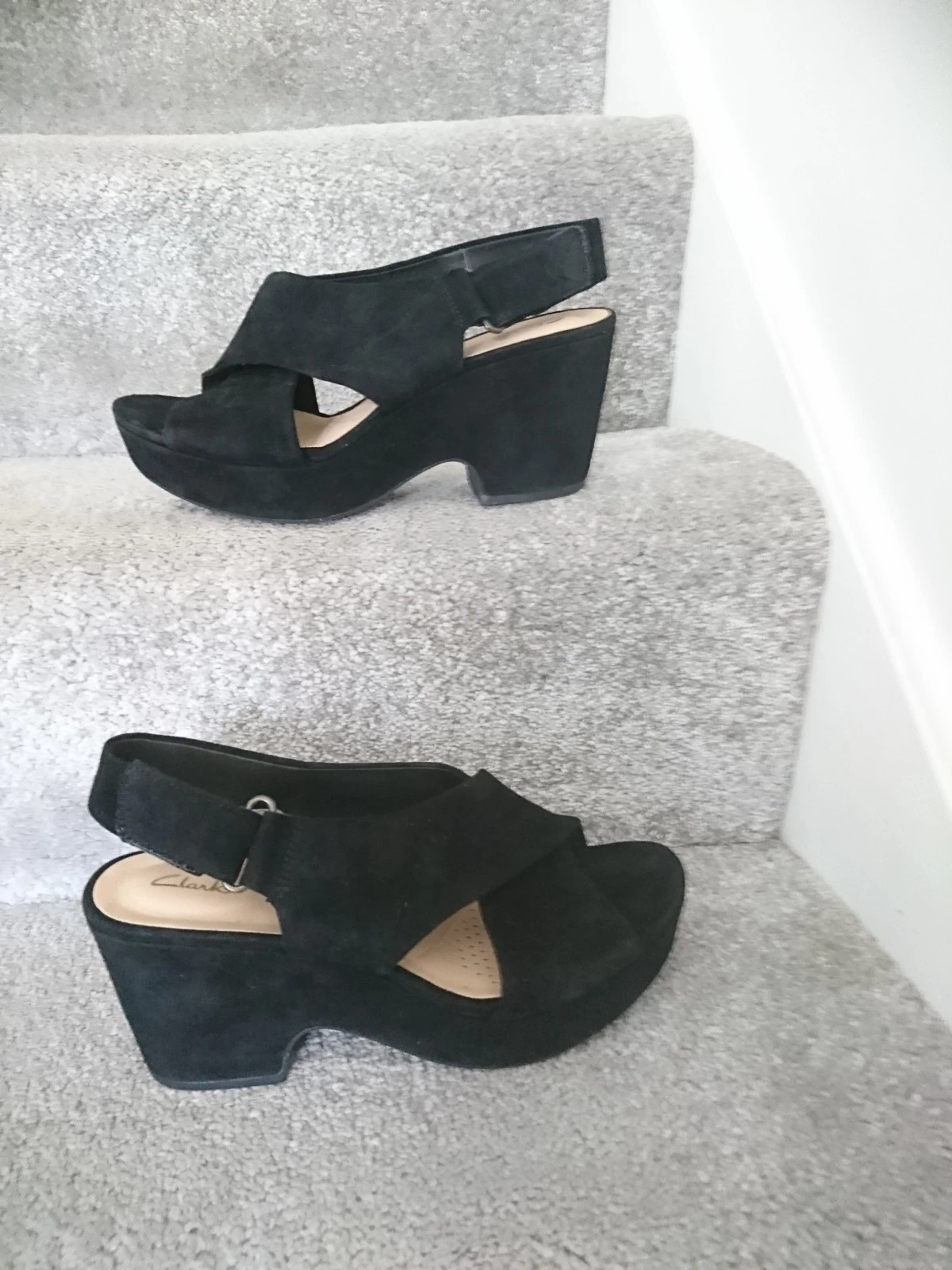 SANDALI CLARKS NERI SCAMOSCIATI CINTURINO INCROCIATO PLATEAU TACCO A BLOCCO UK 5D INDOSSATI UNA VOLTA