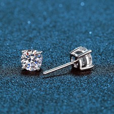 Pendientes De Tachuela Con Moissanita Solitaria Redonda FL/D De 2.40 Quilates - Oro Blanco De 14k, Cierre De Tornillo - $595