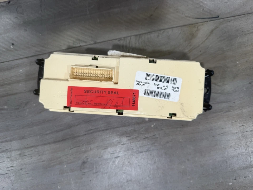 2002 Cadillac Escalade Climate Control AC Heater - Image 3 of 3