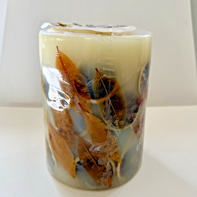 ROSY RINGS CANDLE ROMAN LAVENDER  LUXURY BOTANICAL CANDLE 6.5'' TALL 200 HRS