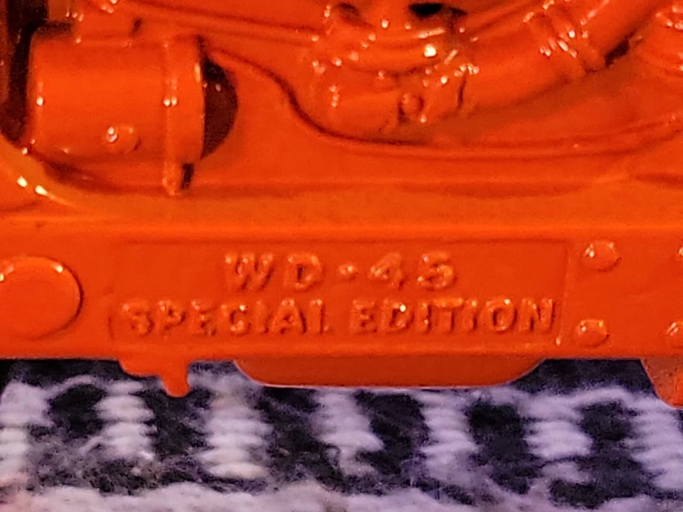 Ertl Allis Chalmers WD45 1/16 Diecast Farm Tractor Replica Collectible - Image 2 of 4