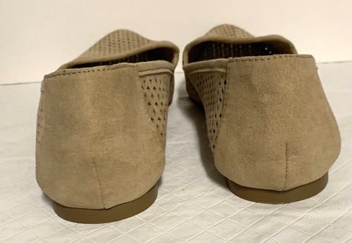 Mia Beige Geometric Perforated Pattern Pointed Toe Flat Shoes Size 7.5 M - Picture 8 of 11