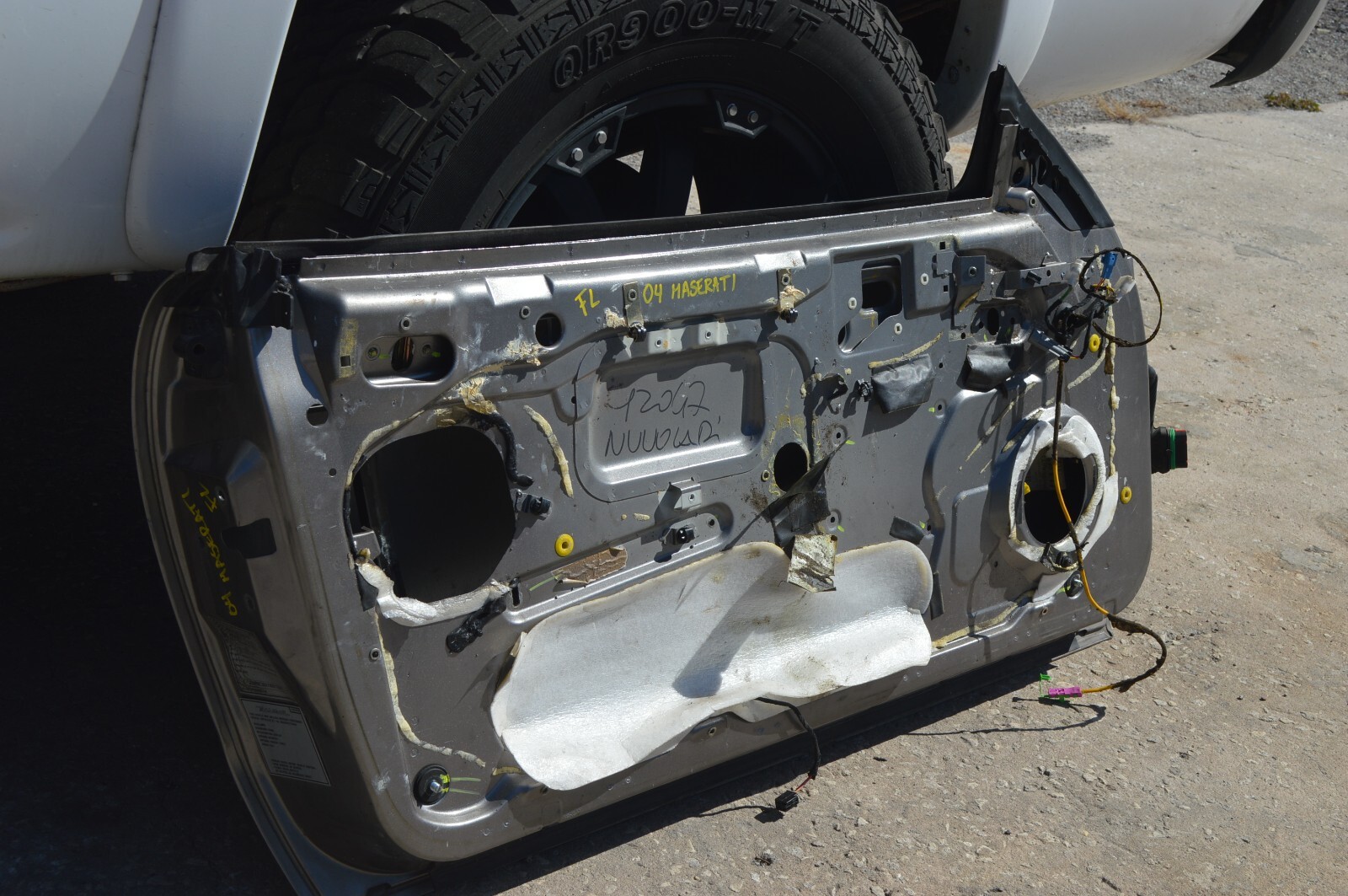 2004 M138 MASERATI GT COUPE LEFT DRIVER SIDE SILVER DOOR SHELL