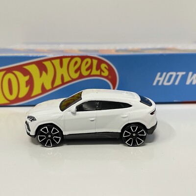 Hot Wheels 2017 Lamborghini Urus Car Loose Exclusive Decoration Mattel NEW OPEN