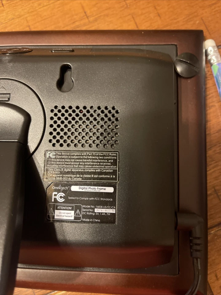 Omnitech Digital Photo Frame Cherry Wood Black Matte Inset 7" - Image 3 of 4