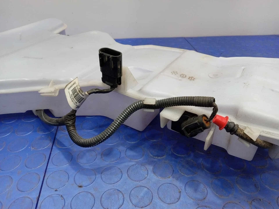 Reservatório de fluido para lavadora de para-brisa Cadillac CTS Sedan 2014-2015 fabricante de equipamento original 23144363 - Imagem 4 de 4