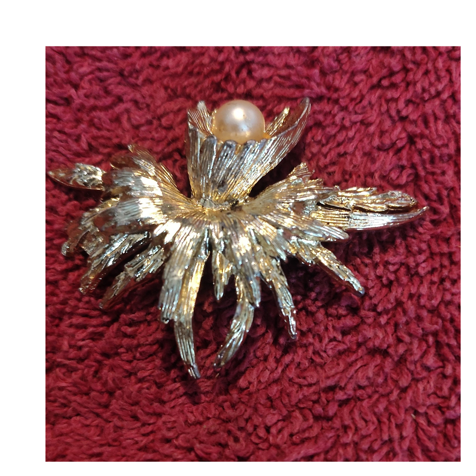 Vintage Abstract Gold Tone Brooch with Round White Imitation Pearl