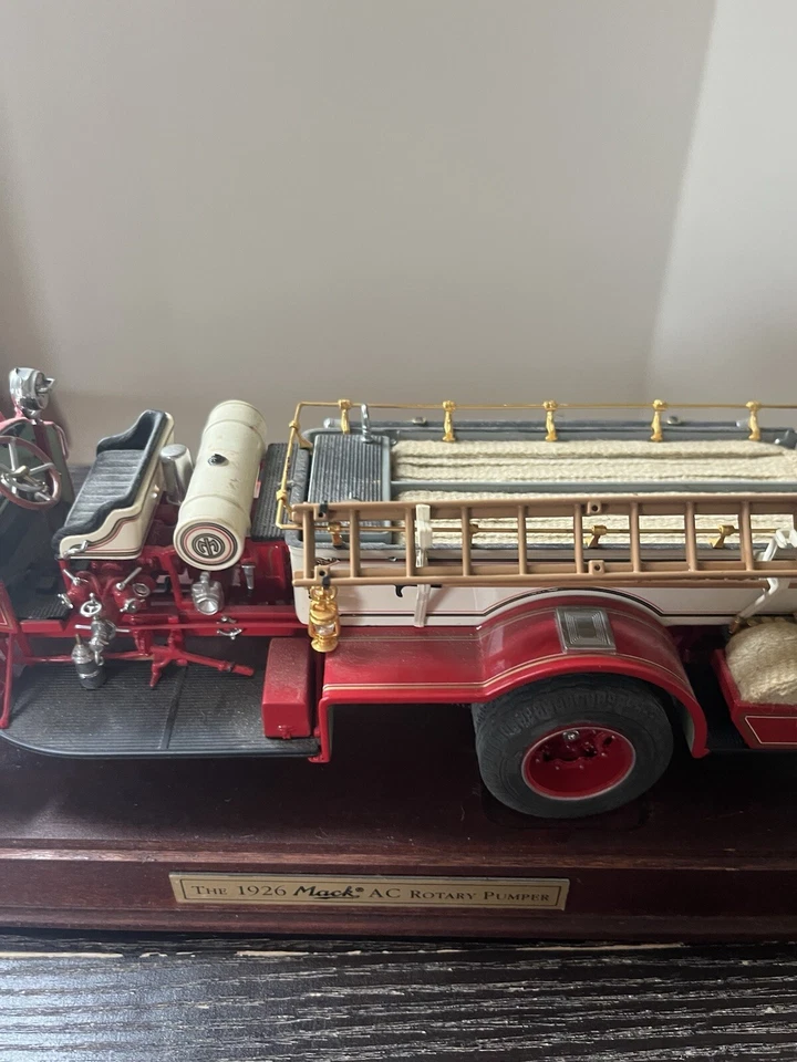 The 1926 Mack AC Rotary Pumper Fire Truck No Box (with Stand, A Bit Dusty) - Image 3 of 4