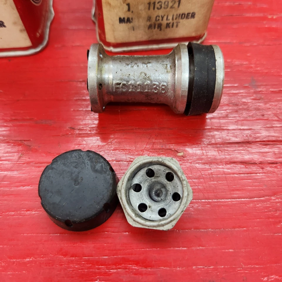 Kits de reparación de cilindros maestros Jeep Rambler Willys de colección número de pieza 8.080 1/3113921 Foto 3 de 4