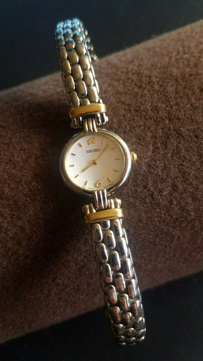 Seiko Womens V400-1409 Watch Quartz Hard Bracelet White Dial Seiko Womens V400-1409 Watch Quartz Hard Bracelet White Dial