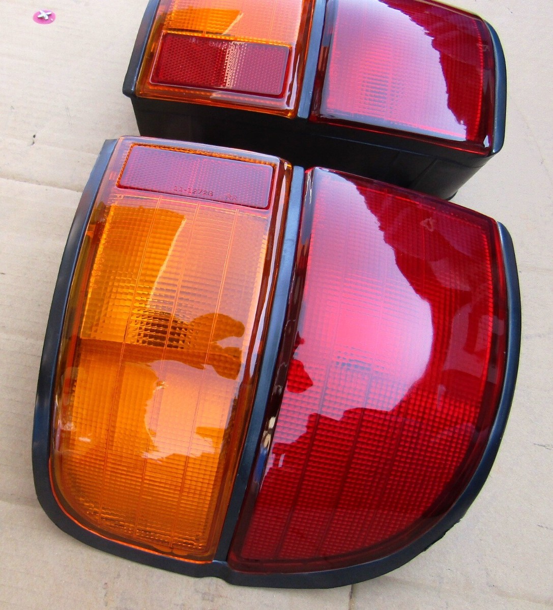 TOYOTA LITEACE KR27 CR27 MODEL 1993 98 TAIL LIGHTS PAIR LEFT RIGHT