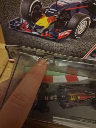 F1 Collection Red Bull RB12 2016 Max Verstappen 1:43 Scale Model - Picture 3 of 8