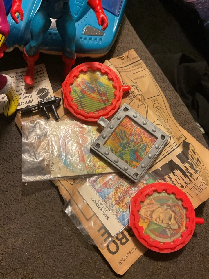 Coche de colección MATTEL MARVEL Secret Wars CAP ZEMO 2 figuras y tapas 100% completo🔥 Foto 4 de 4