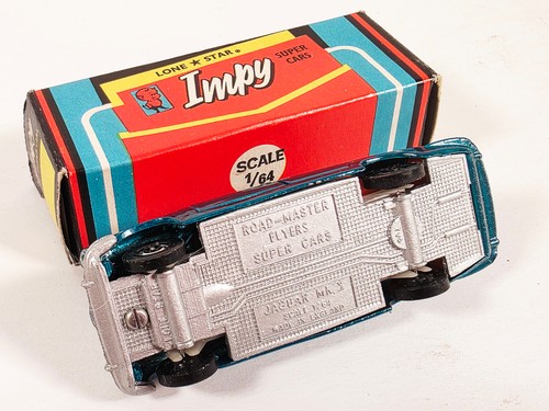 Impy Super Cars • Road-Master Flyers • Green Jaguar MK X • Mint w/ Box • 1:64 - Picture 14 of 14