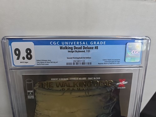 The Walking Dead Deluxe #8 - Gold Foil Variant - CGC 9.8 - Bild 2 von 3