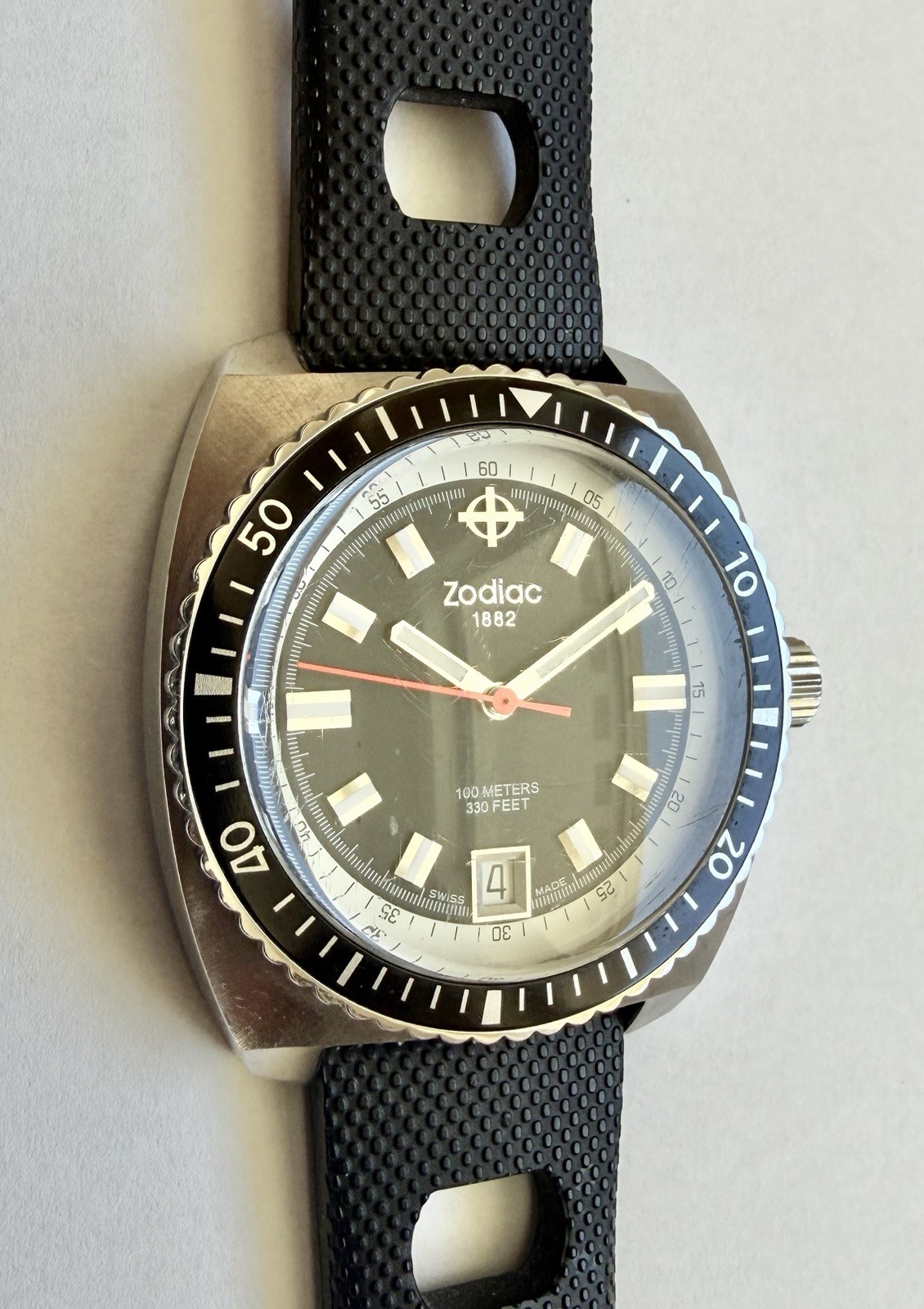 Nice Zodiac Sea Dragon ZO2200 Men’s Quartz Watch - Black Dial New Battery