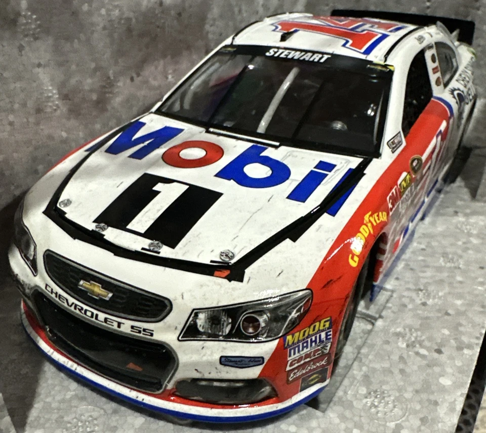 Tony Stewart Mobil 1 Summer Selldown Brickyard 2016 versión de carreras 1/24 Lionel Foto 2 de 4