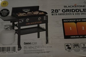 Blackstone 28 in Propane Griddle 2 Burner 34000 BTU Hard Cover Side Shelf