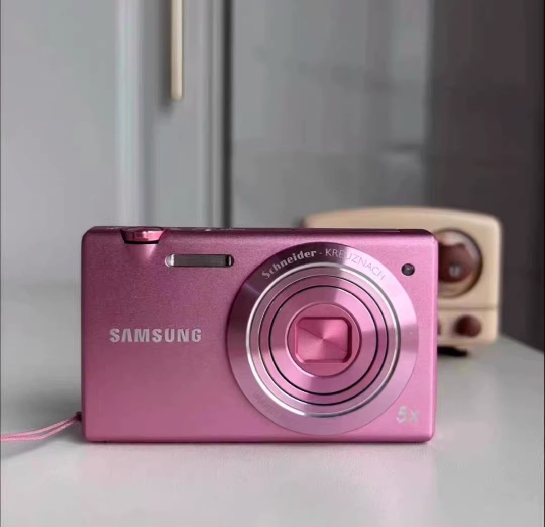 Samsung MV800 Flip-out Touch Screen Vlog Compact Digital Camera