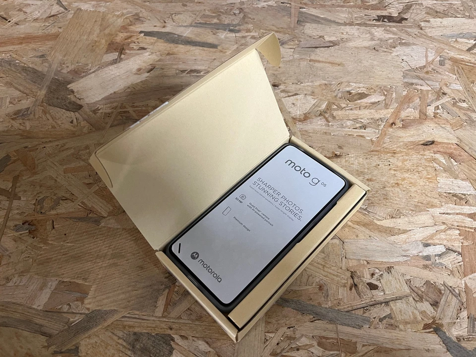 Motorola moto g05 5G - 128GB - Denim Blue (Dual SIM) - Immagine 3 di 4