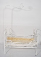 Antikes Eisen Puppenbett auf Rollen Babybett Kinderbett m. Baldachinhalterung